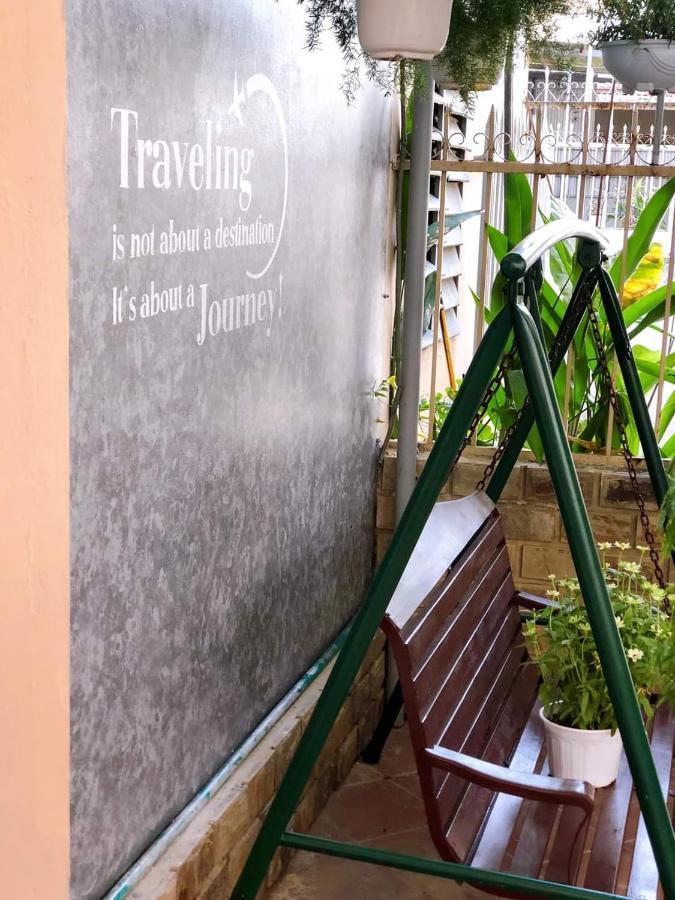 Hidden Hue Homestay Bagian luar foto